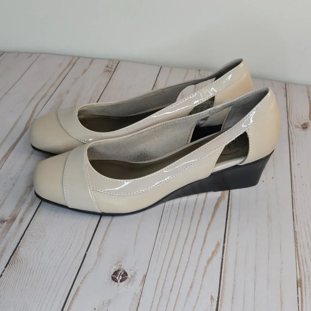 LifeStride Grandeur Cream Wedge Pumps Women’s 7.5 Square Toe Comfort Heels